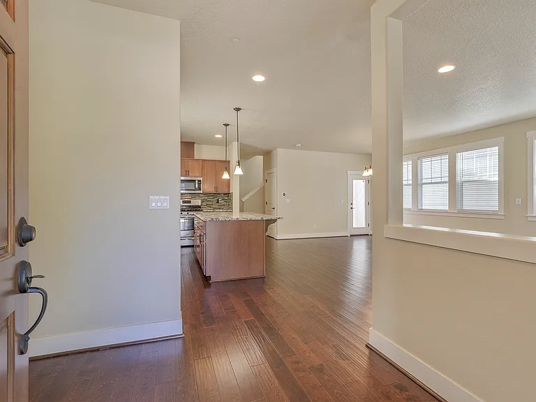 476 NE 76th Ave — Photo 3