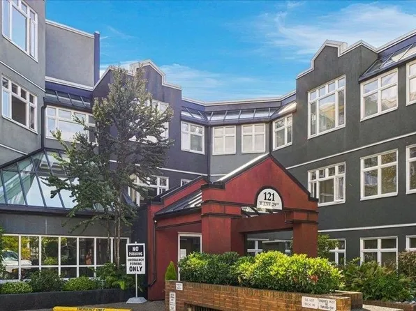 121 W 29th St #403, North Vancouver, BC V7N 4L6