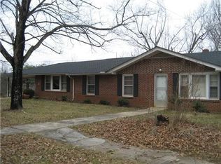 2701 N Hinton Rd #R, Clarksville, TN 37043