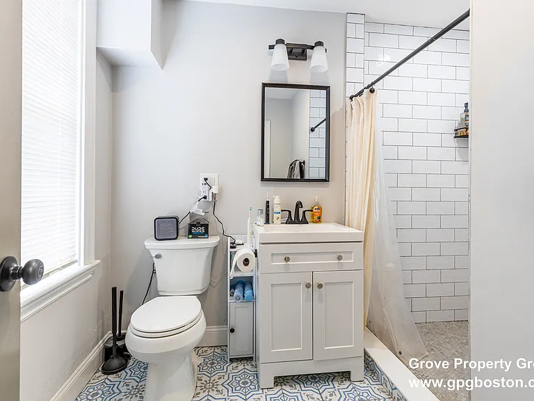 628 E 6th St #2 — Photo 4