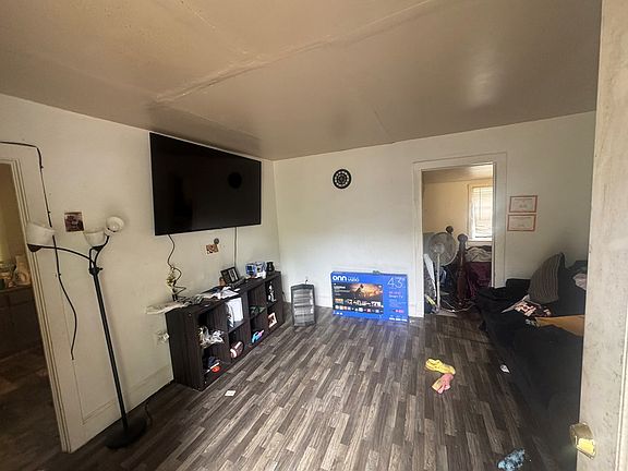 2nd image of 416 Sullivan St