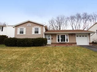 200 Hobble Bush Dr, Lake Zurich, IL 60047