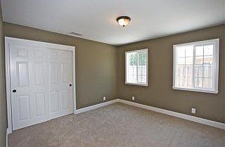 5th image of 582 N Bayview Ave