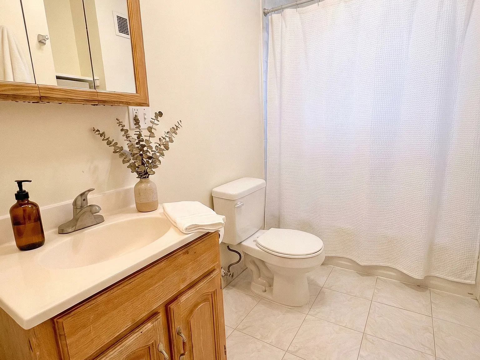 4 bed, 1000 sqft, $3,950 — Photo 3