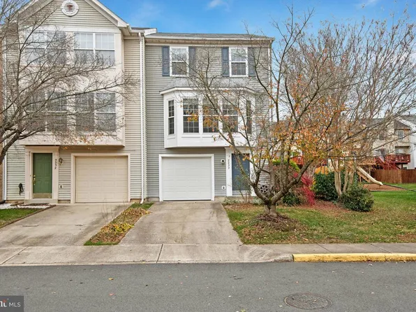 9233 Kristy Dr, Manassas Park, VA 20111