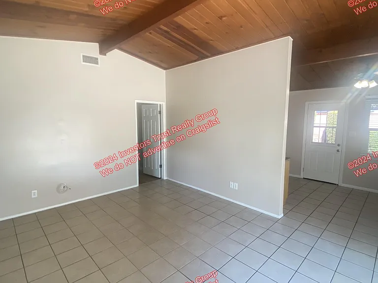 703 E Linfield St — Photo 6