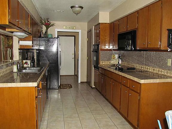 3rd image of 12703 Old River Dr