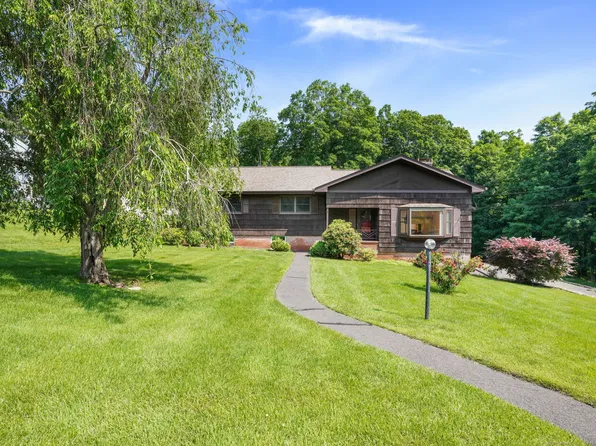 39 Harned Place, Trumbull, CT 06611