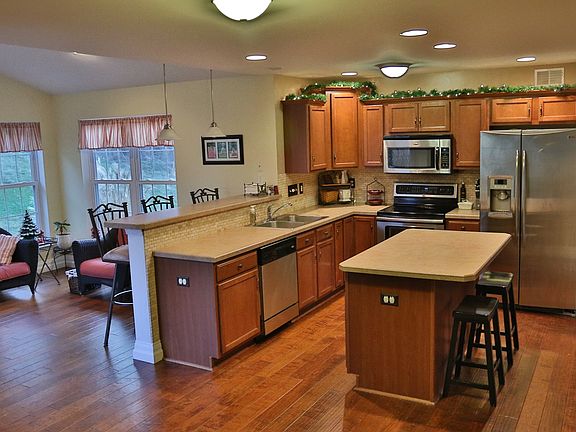 4th image of 54 Sweetbriar Lane