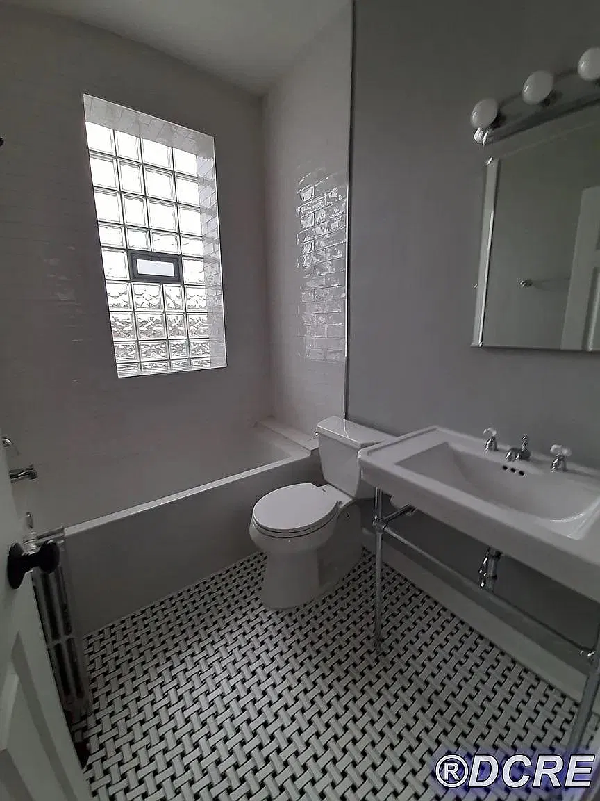 2 bed, 1000 sqft, $2,850 — Photo 3