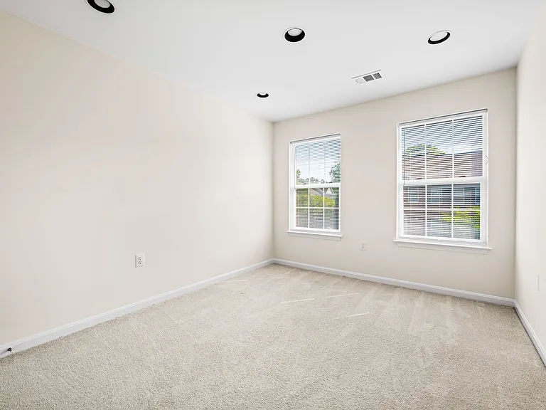 2902 Jessica Ct — Photo 27