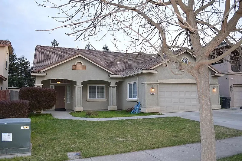 4 bed, 2.0 bath, 1726 sqft, $2,550 — Photo 3