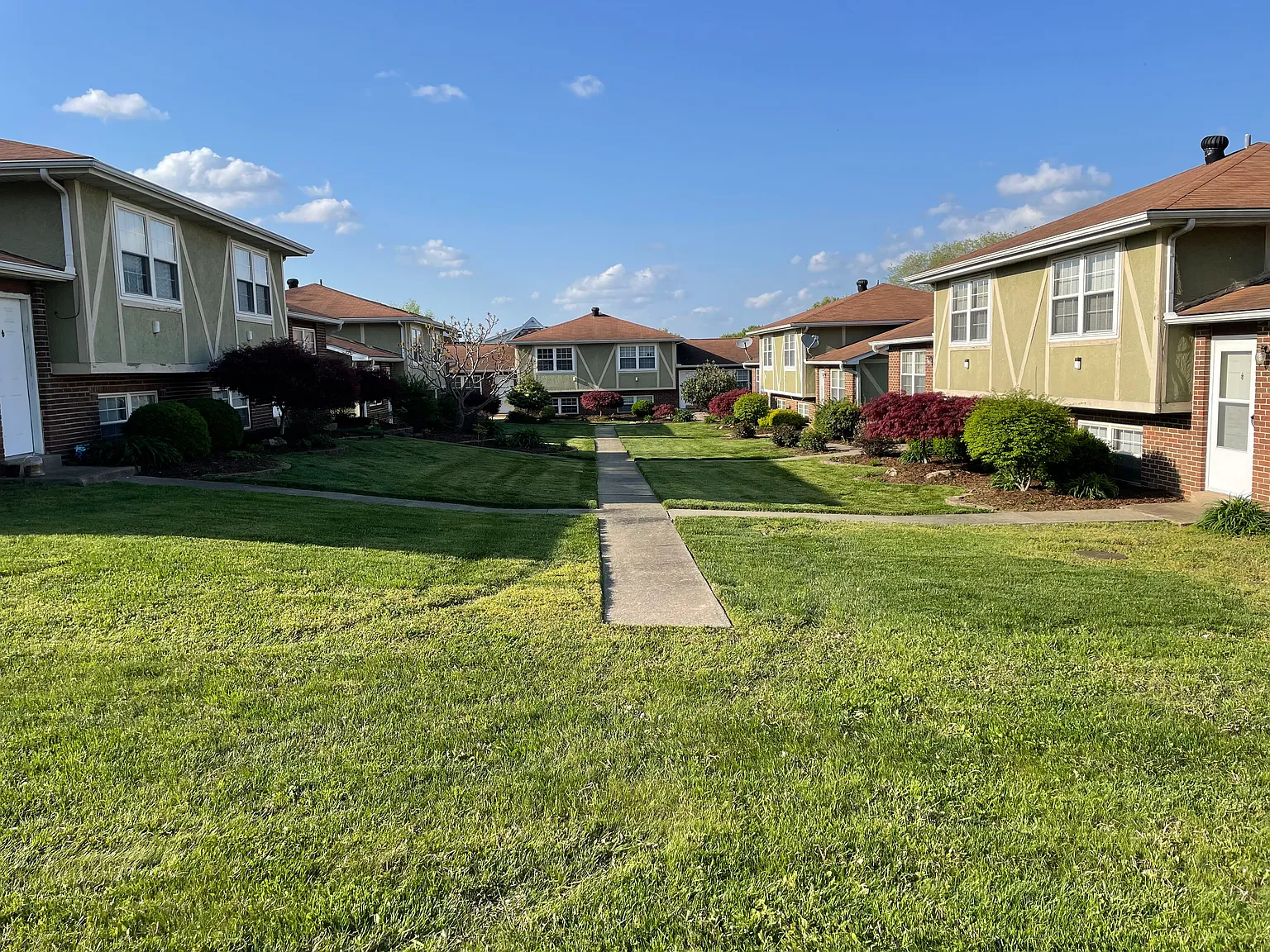 3 bed, 1200 sqft, $1,150 — Photo 2