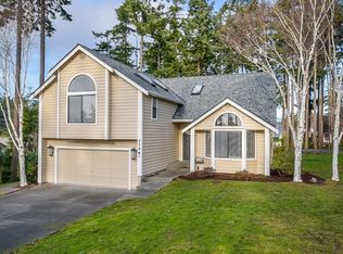 1756 SW Robertson Dr, Oak Harbor, WA 98277