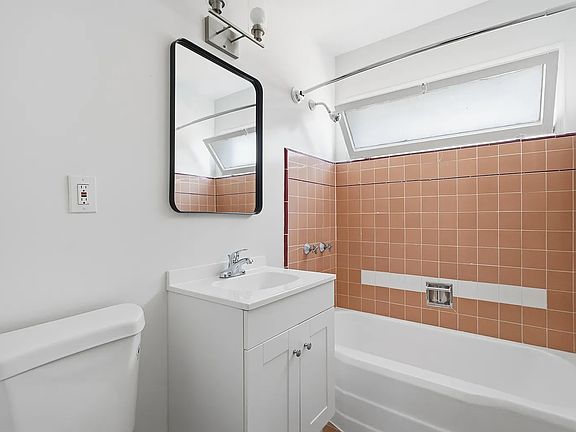 5th image of 12020 Magnolia Blvd #12