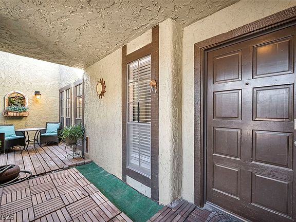 3rd image of 3946 Foxboro Cir
