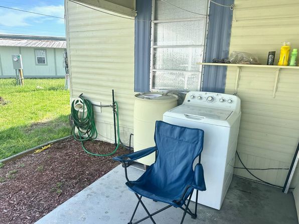 8D Lake Breeze Dr, Tavares, FL 32778