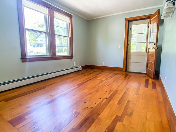 5th image of 72 Mount Vernon Ave APT 3