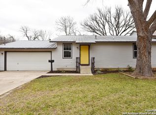 811 N Heideke St, Seguin, TX 78155