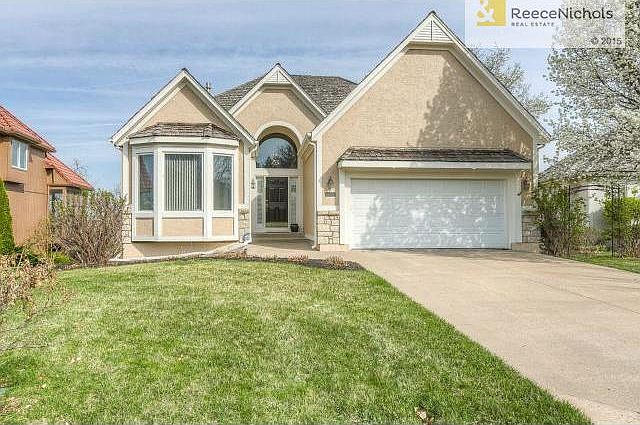 Beautiful freshly painted maintenance provided reverse 1.5 story