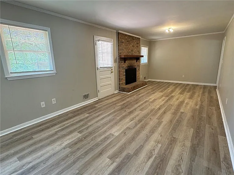 5594 Laurel Ln NW — Photo 5