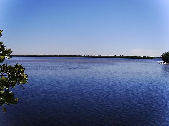 4th image of 586 Bayshore Dr