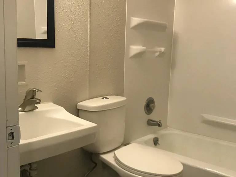 Grey/Black flooring