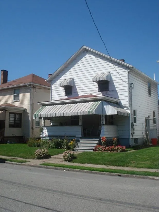 1042 Irwin St photo 1