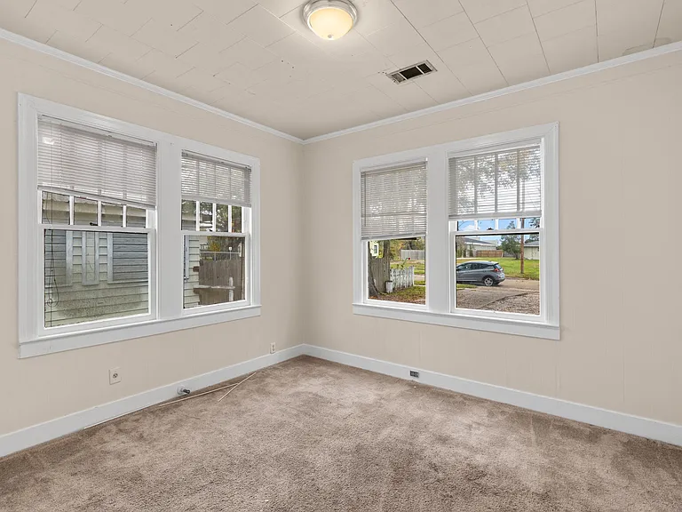 2212 Stanton St — Photo 6