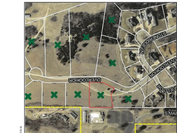 1955 Overlook Dr, Salina, KS 67401