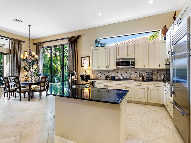 6700 Fox Hollow Dr — Photo 15