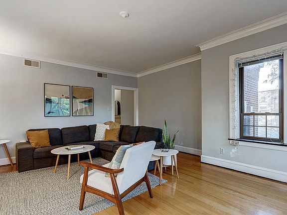 4th image of 1728 W Catalpa Ave #3
