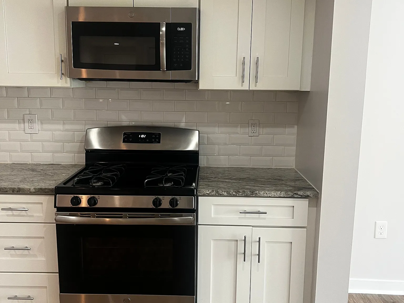 3 bed, 750 sqft, $1,795 — Photo 2