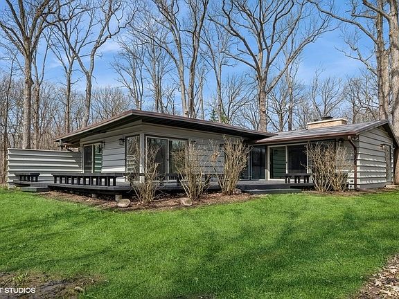 5th image of 640 Sherry Ln