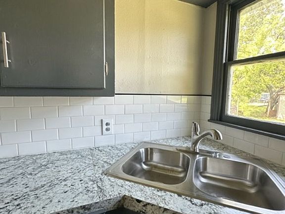5th image of 1950 Woodard St