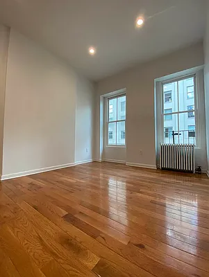 Rented by Current Real Estate Advisors | media 10