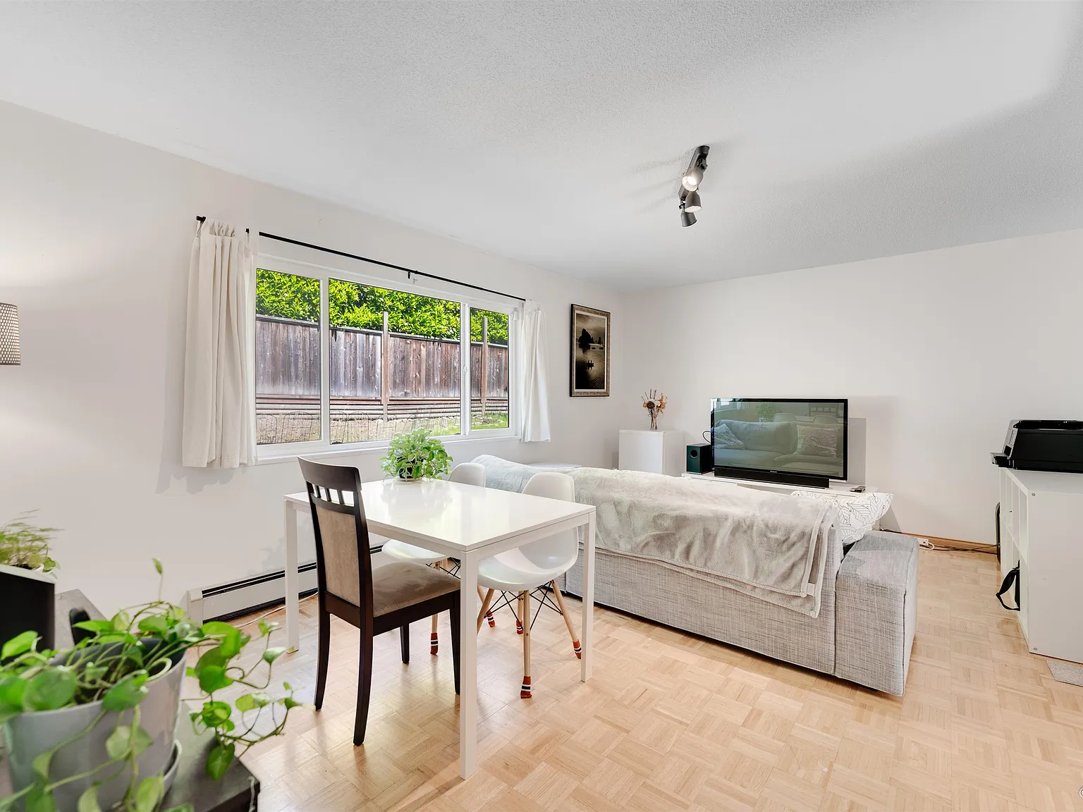 3 bed, 1400 sqft, $2,450 — Photo 3