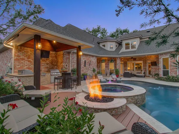 2 English Glade Ct, Spring, TX 77381