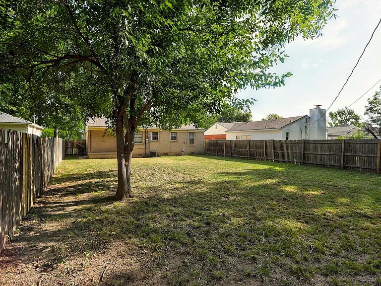 912 Garver St — Photo 29