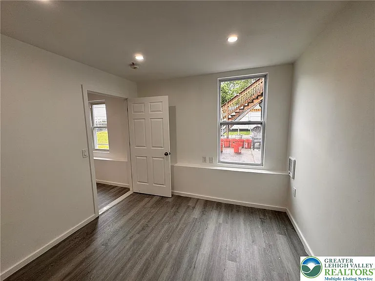 2250 Butler St #102 — Photo 10