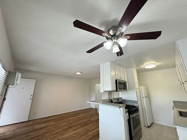 11330 Ohio Ave — Photo 6