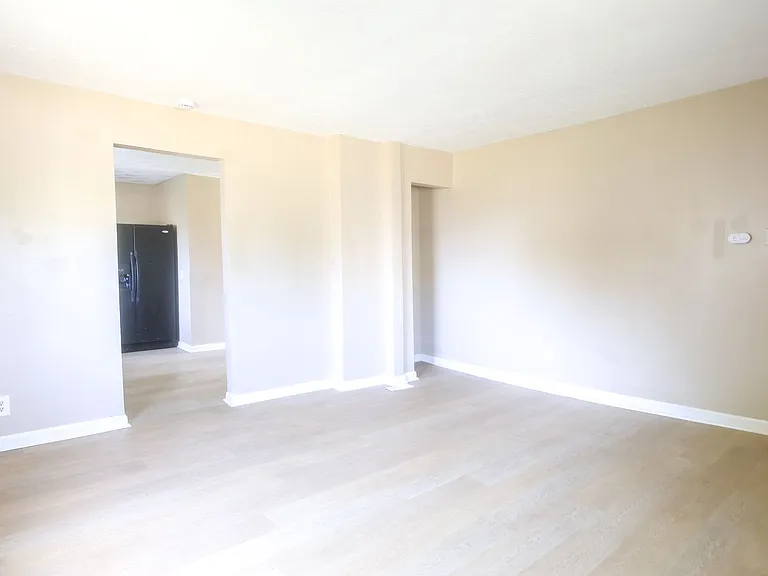 755 W 13th St — Photo 16