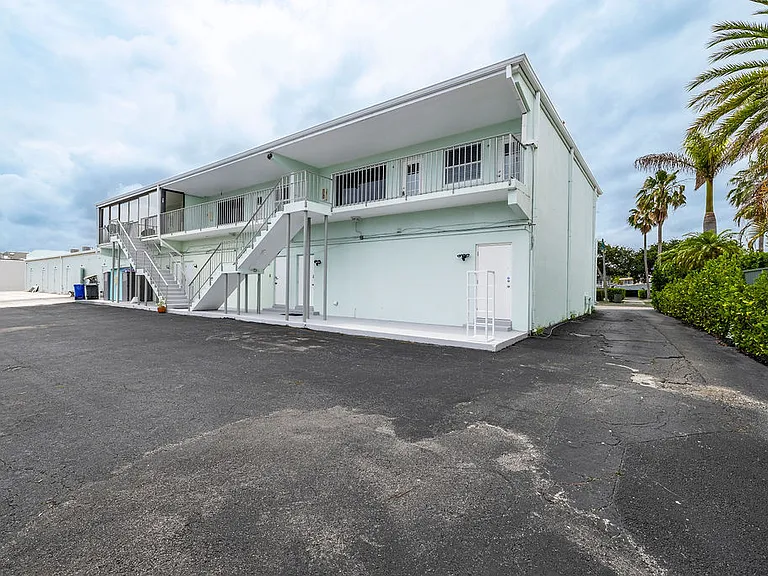 23 Royal Palm Point #B — Photo 32