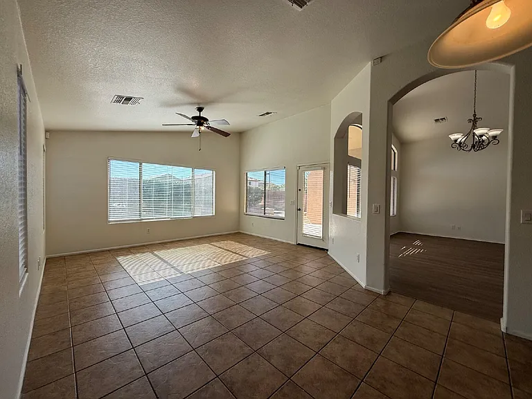 8202 S 47th Ave — Photo 13