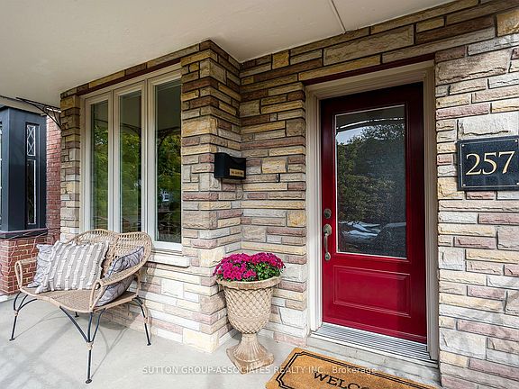2nd image of 257 Perth Ave