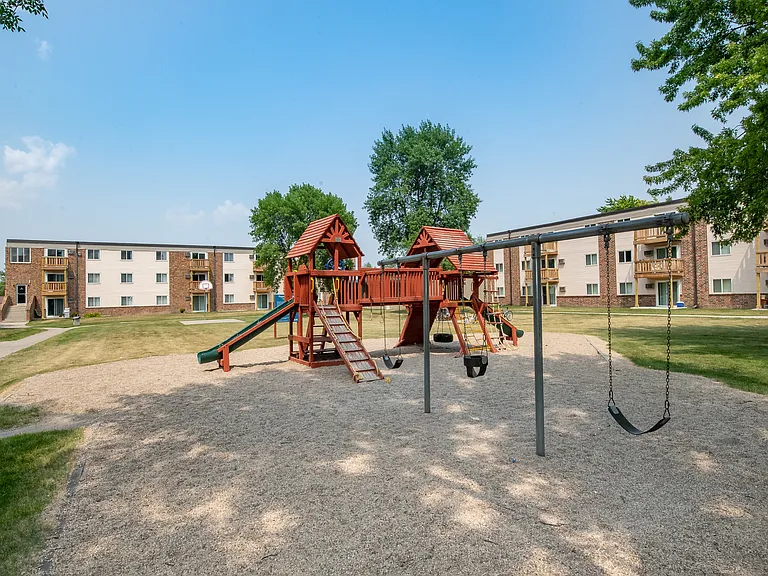 Forest Park Apartments — Photo 41