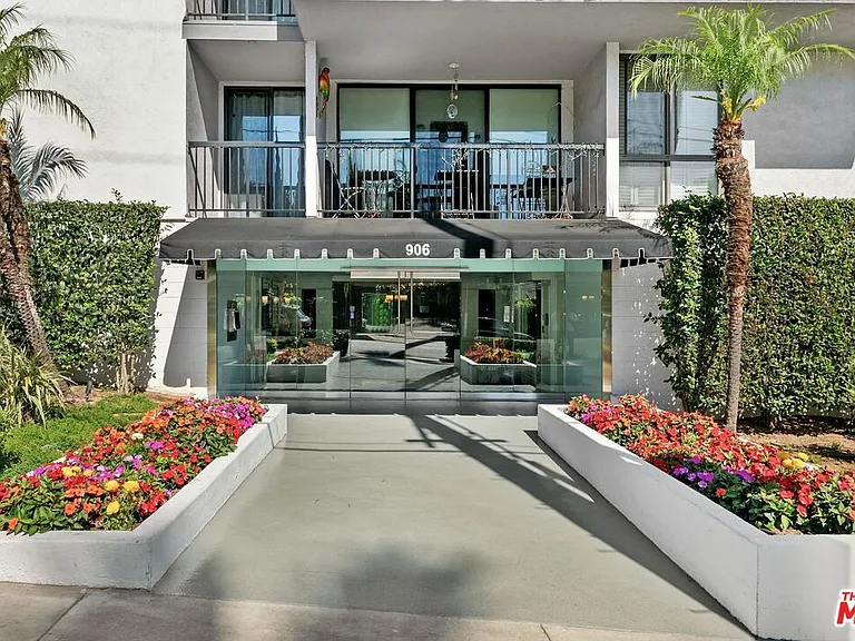 906 N Doheny Dr #311 — Photo 30