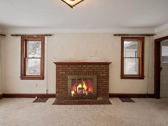 4th image of 2671 W Medicine Lake Dr