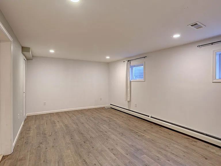 1735 Maple Ave — Photo 13