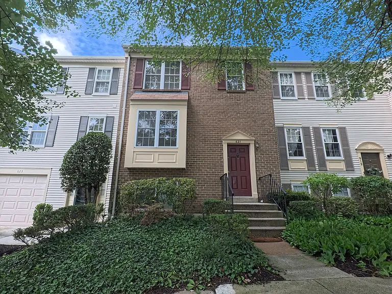 621 Ivy League Ln — Photo 1
